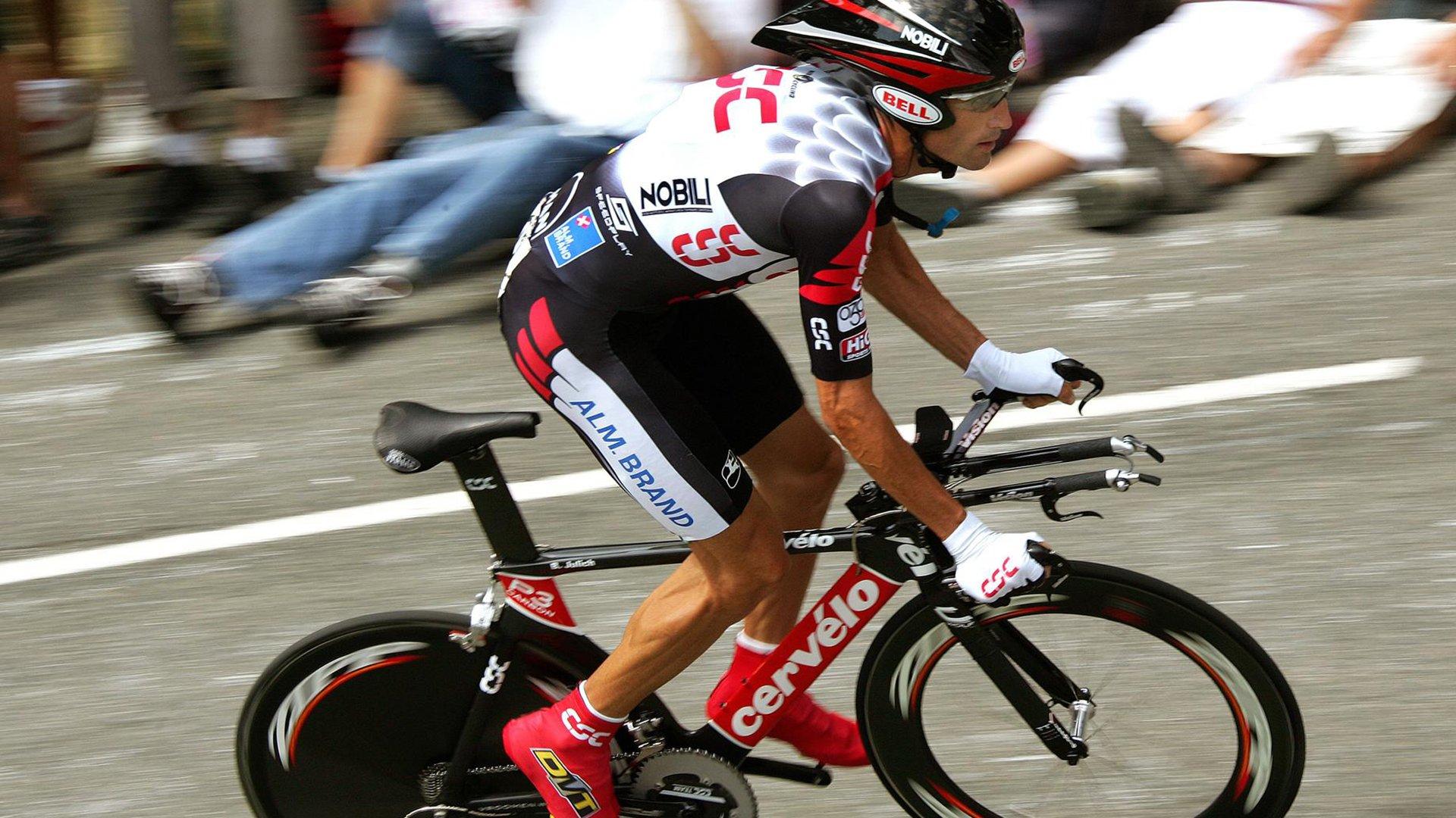 森林狼替补席狂呼走步！詹姆斯诡异脚步晃飞兰德尔